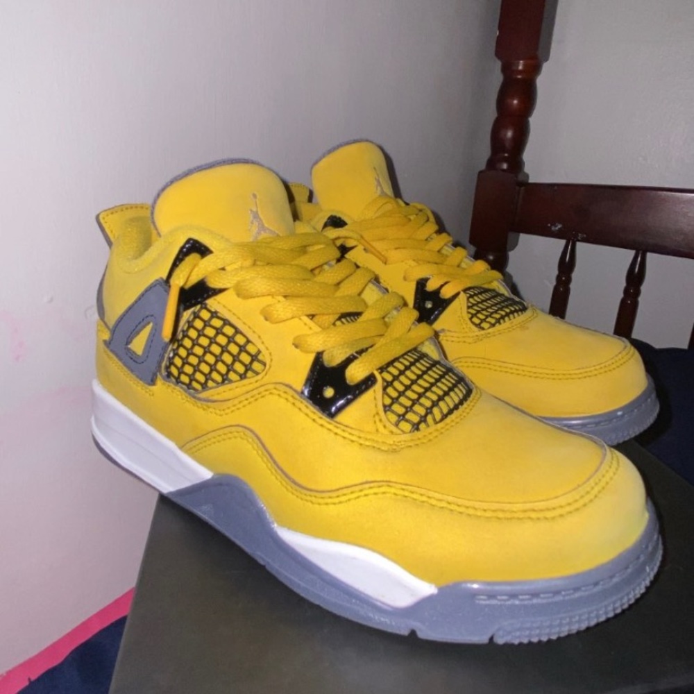 Air Jordan 4 Retro 'Lightning'